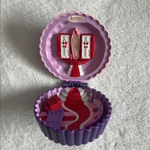 Strawberry Shortcake Berry Sweet Juice Shop 2006